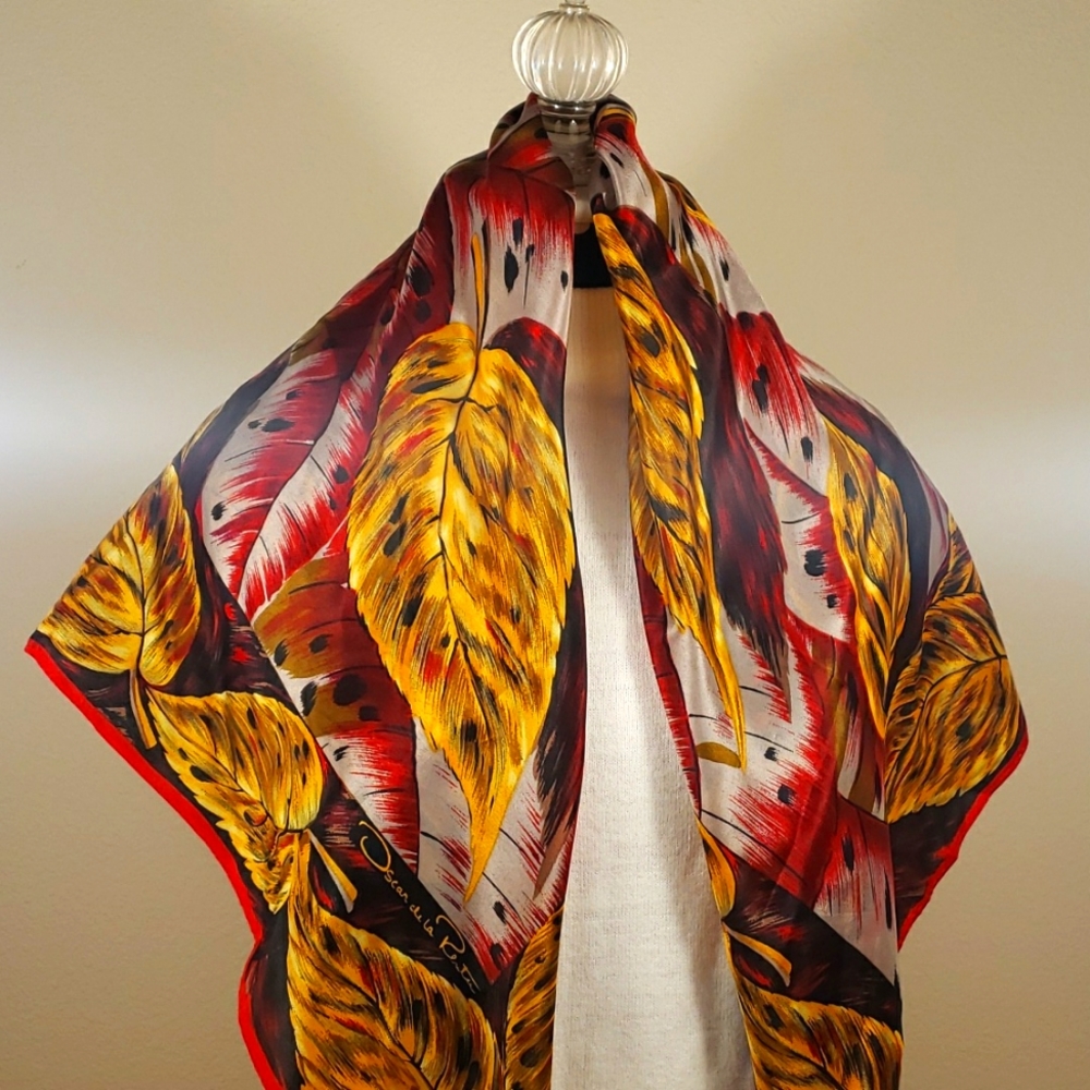 OSCAR de la RENTA Vintage Silk Scarf MINT !!!